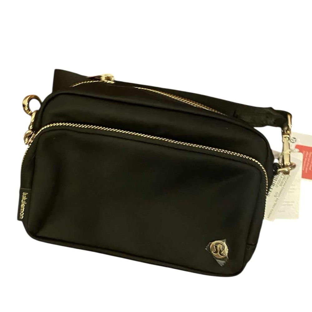 Lululemon everywhere crossbody bag *metal hardware BLACK/GOLD*